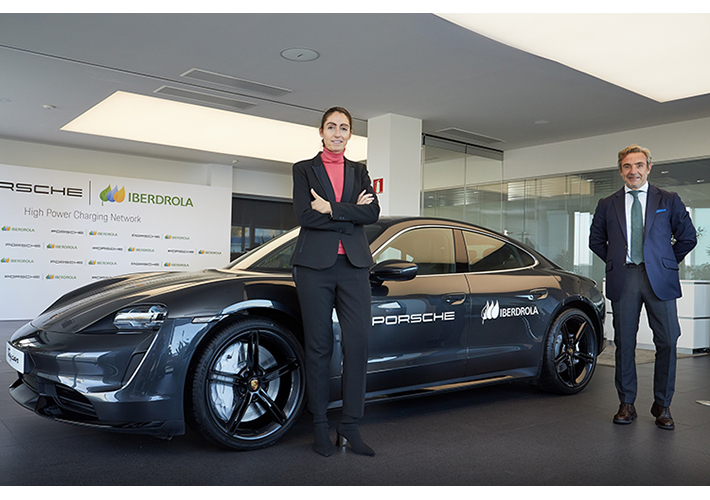 Foto Iberdrola y Porsche se unen para promover la recarga ultrarrápida de vehículo eléctrico en España.